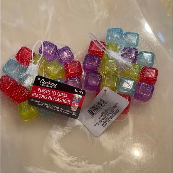 2 16 pcs Plastic multi-color Ice Cubes NWT (32 total) - Picture 4 of 4